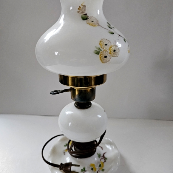 Vintage Table Lamp Hand Painted Hurricane Gone with the Wind Milk Glass - Picture 5 of 15
